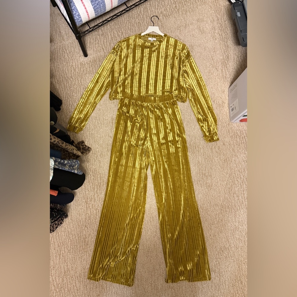 BP Gold Velvet Wide-Leg Matching Set with Pleated Details